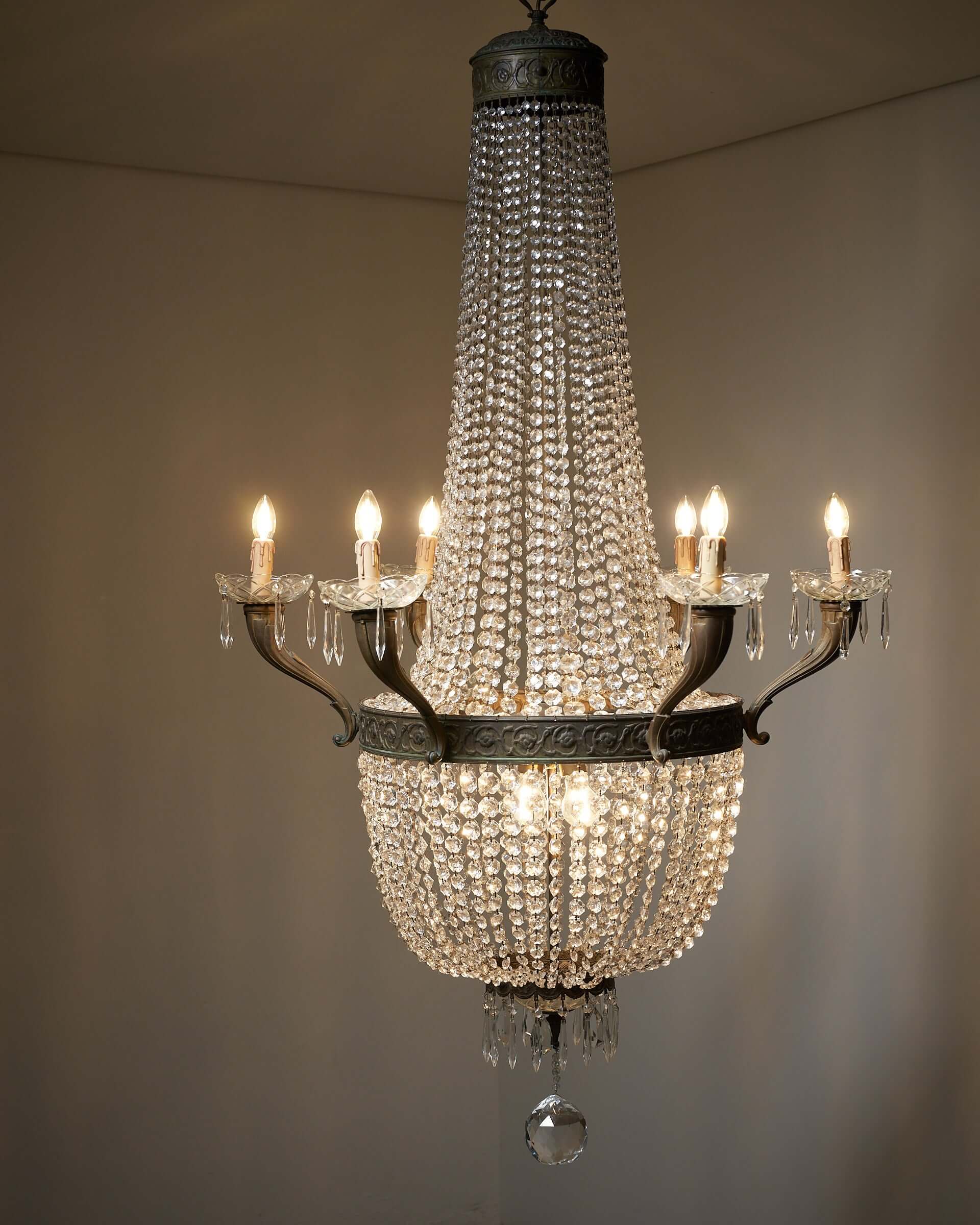 Large 'sac-à-perles' Chandelier with Arms