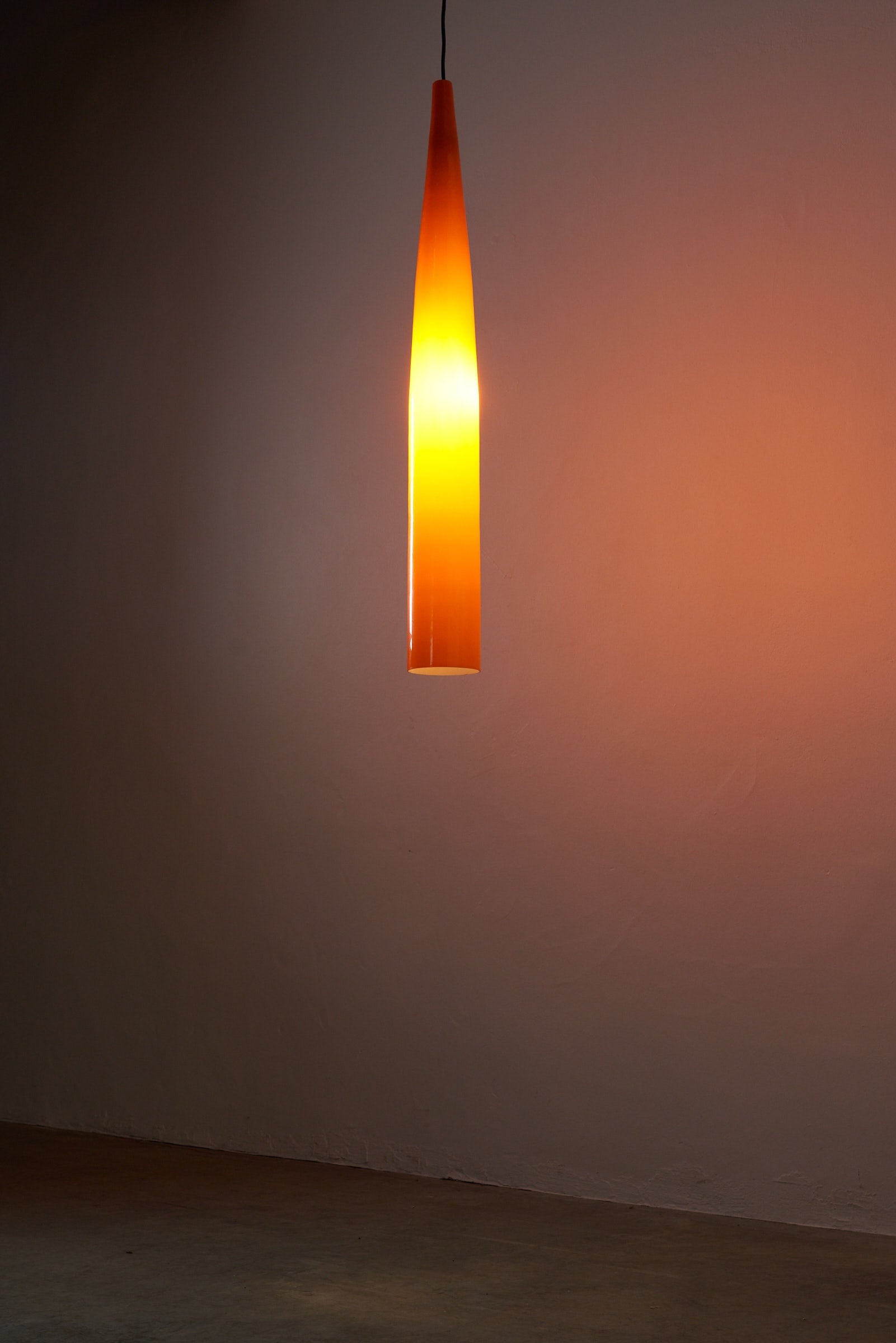 Elegant long orange pendant in Murano glass by Alessandro Pianon for Vistosi
