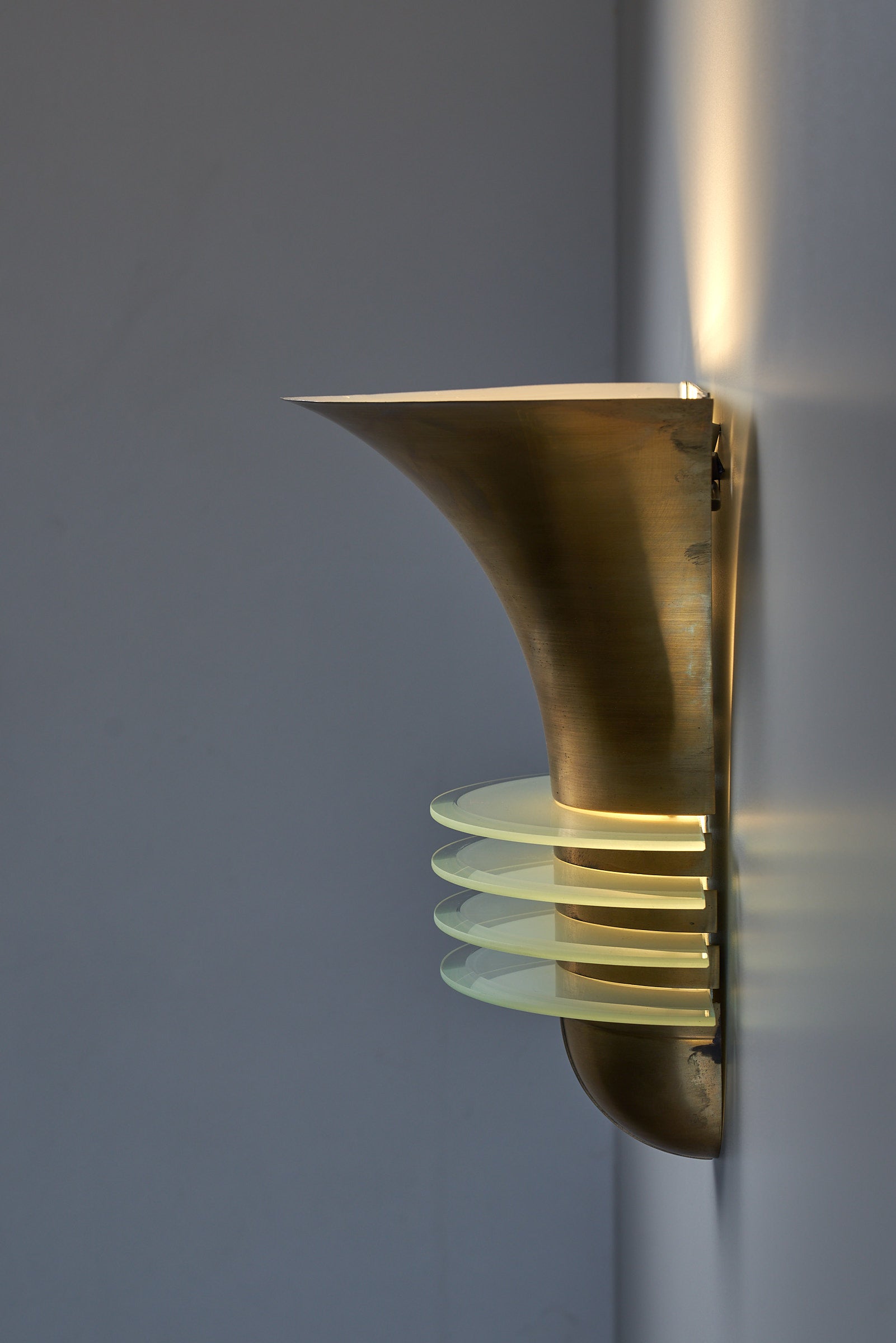 Empire style art deco wall lamp with brass finish and glass plates, perfect for vintage charm and functional lighting