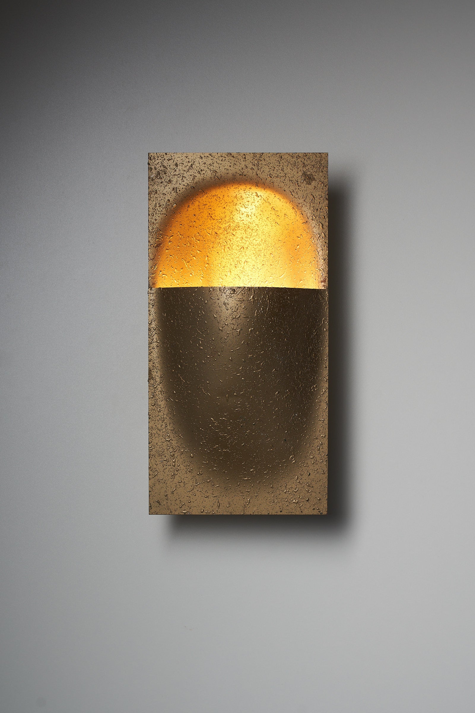 Balance C-1551 Wall Lamp by Bertrand Balas for RAAK Amsterdam with sleek rectangular frame and organic golden shape