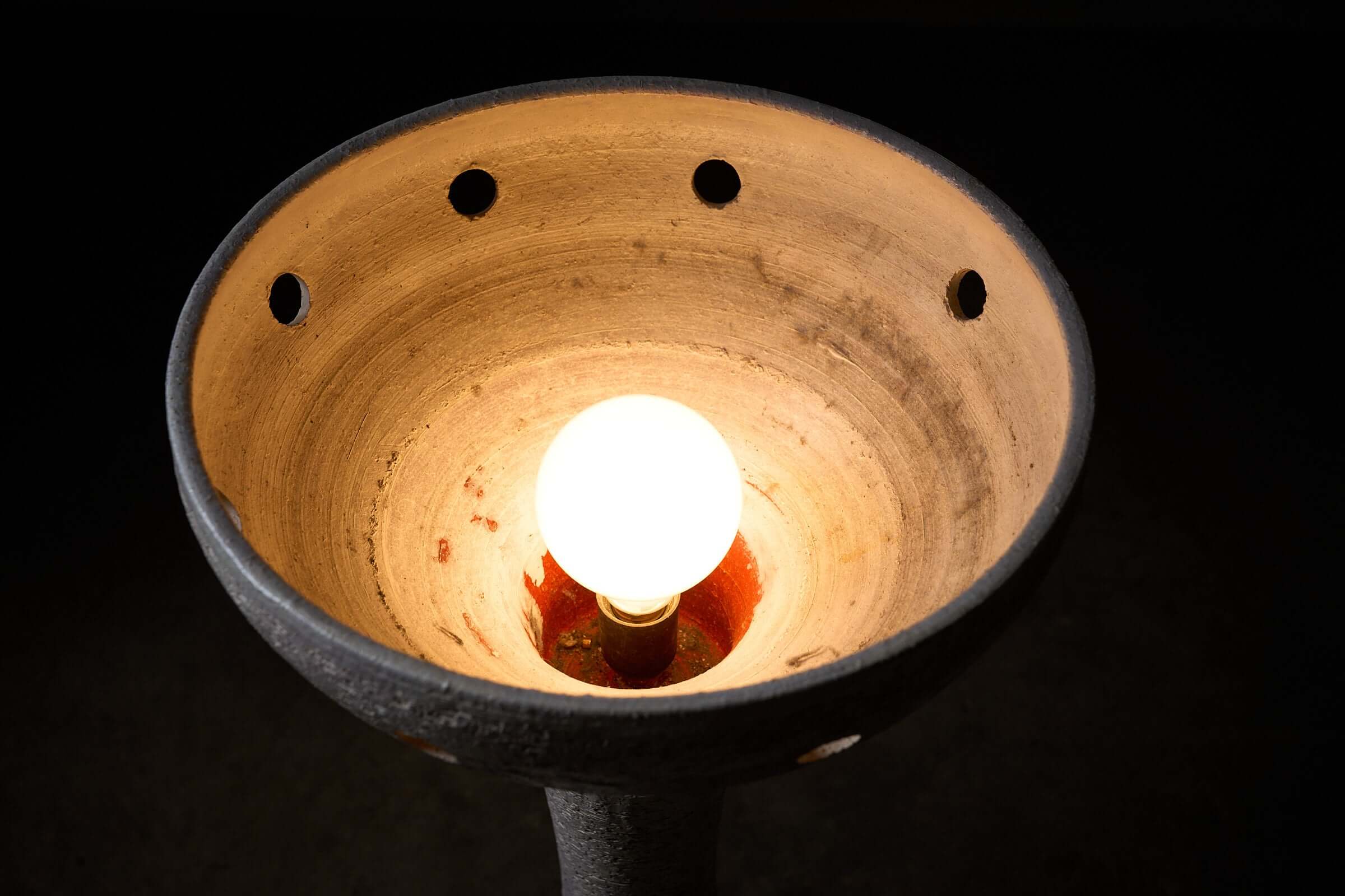 Natural ceramic floor lamp with round glass sphere diffuser, in a white textured finish by BEGA, illuminating softly.