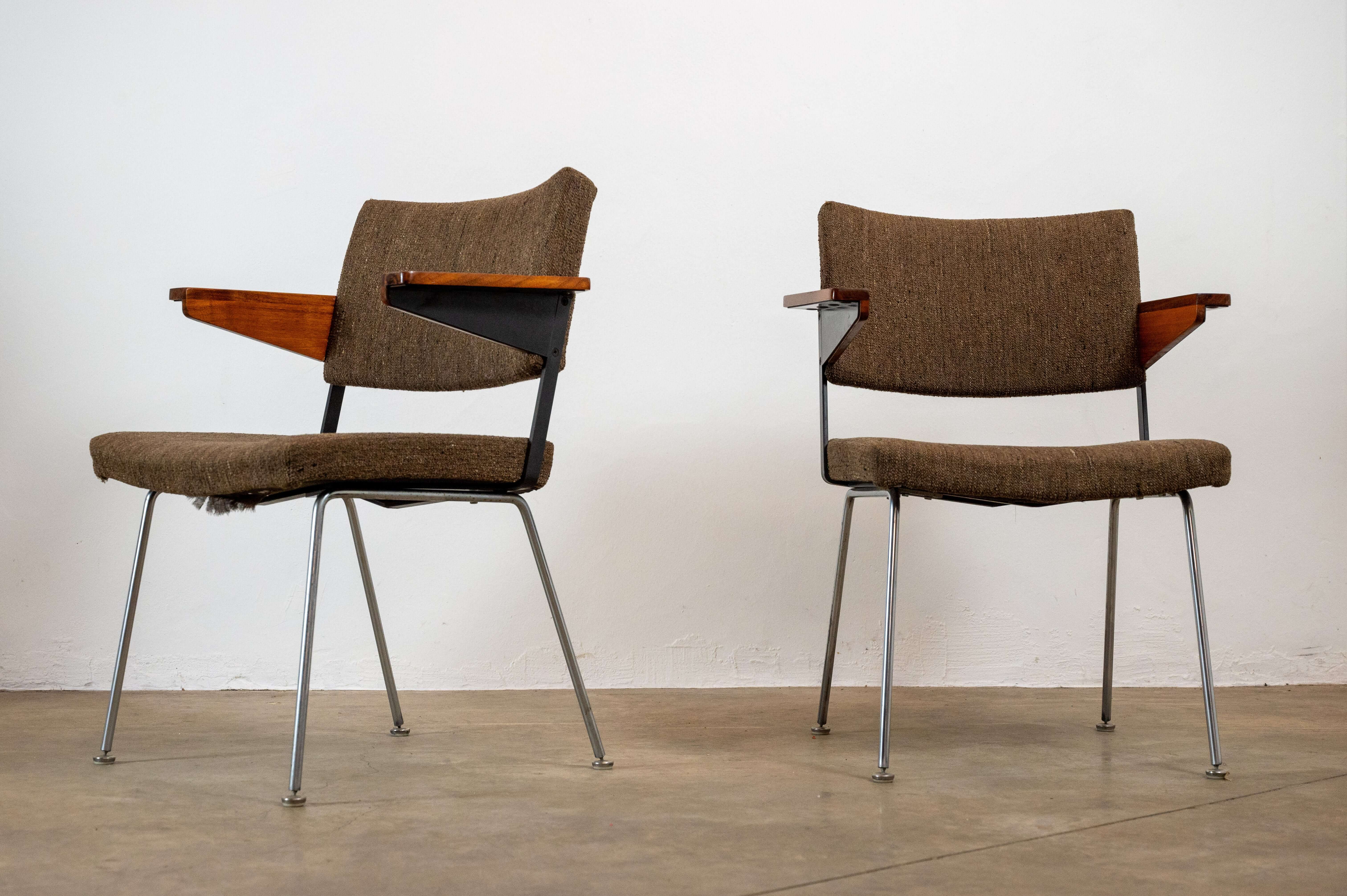 Pair of mid-century Gispen L11 armchairs by A.R. Cordemeyer with wooden armrests, chromed steel legs, and original brown textured fabric.