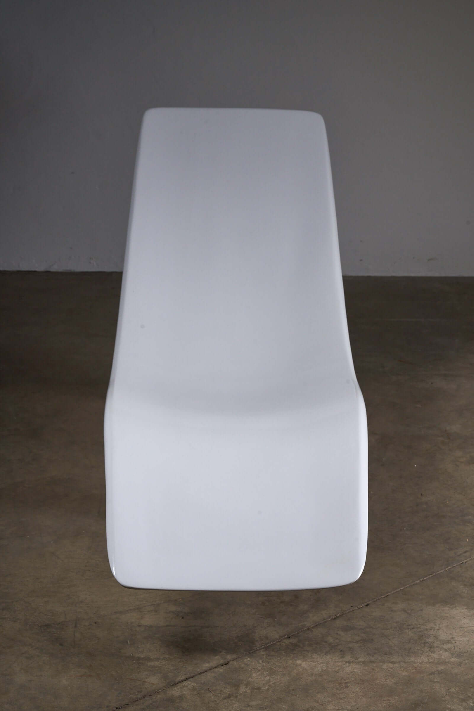 Eurolax R1 chaise longue by Charles Zublena, showcasing sleek white fiberglass design and mid-century modern style.